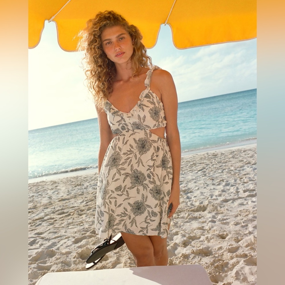 Abercrombie Adorable Ruffle Cutout Mini Dress - Size Small Petite